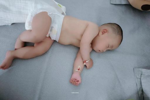 菏泽宝宝多久会坐